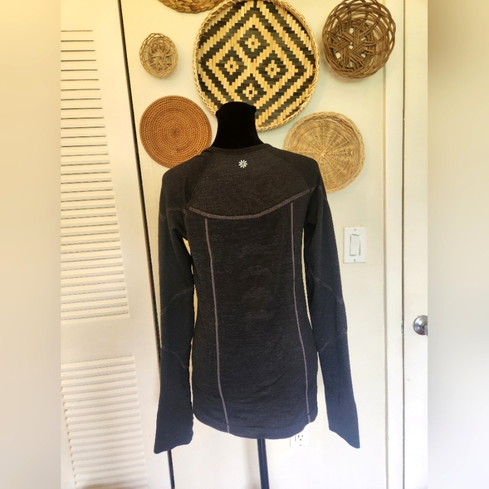 Athleta Dark Gray Long Sleeve Seam Detail Top - Picture 7 of 11